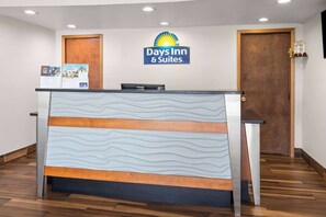 Lobby - Days Inn by Wyndham Wauseon (Wauseon)
