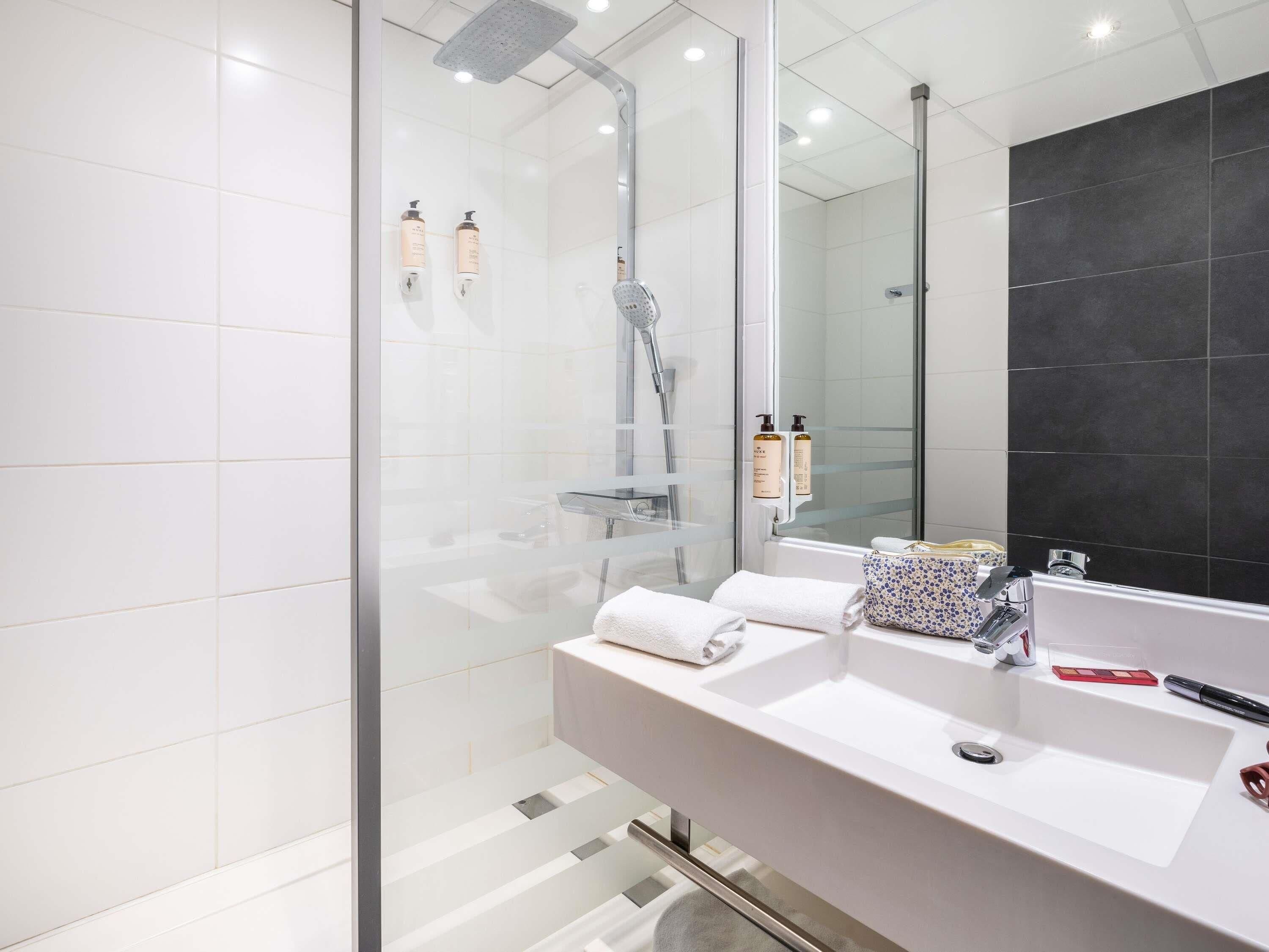 privilege, room, 1 double bed | premium bedding, minibar, in-room safe, desk