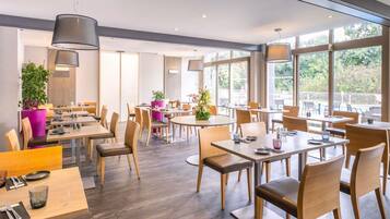 Lunch and dinner served, French cuisine