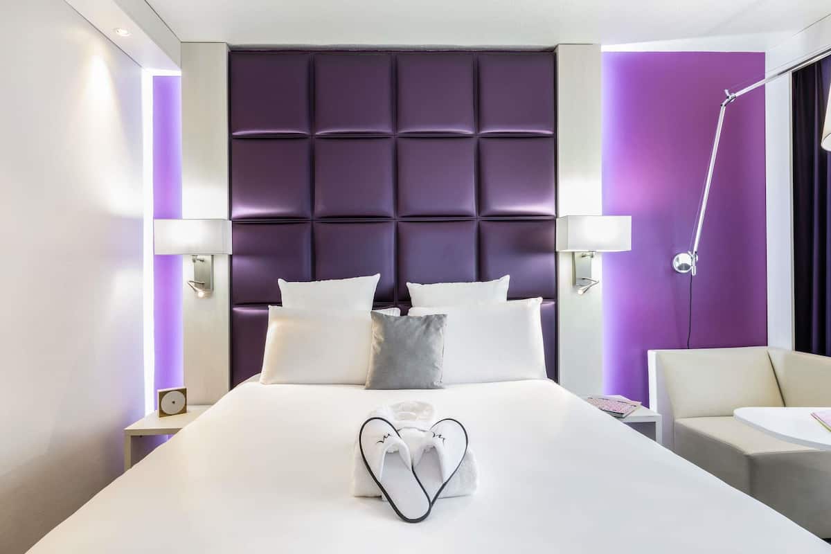 privilege, room, 1 double bed | premium bedding, minibar, in-room safe, desk