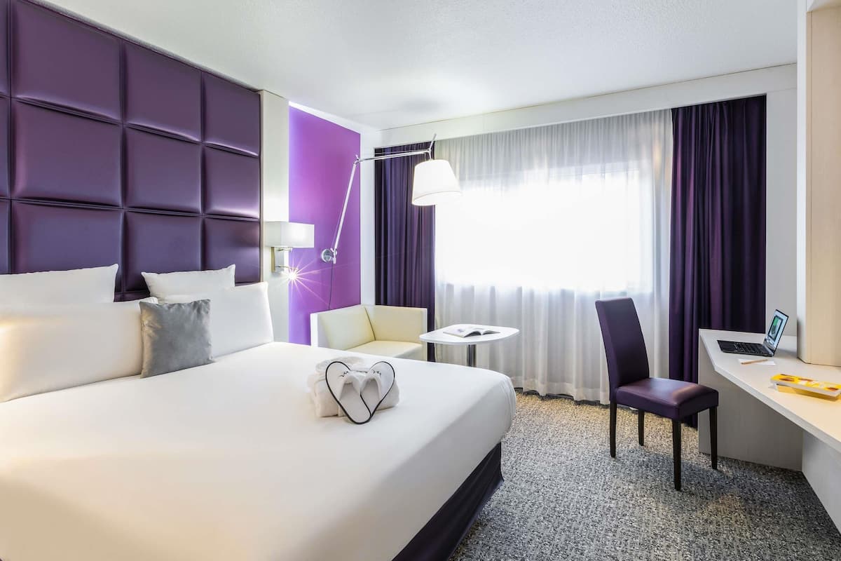 privilege, room, 1 double bed | premium bedding, minibar, in-room safe, desk