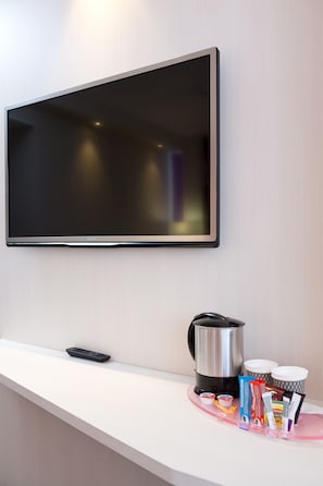 Superior Room, 1 Double Bed | Coffee and/or coffee maker