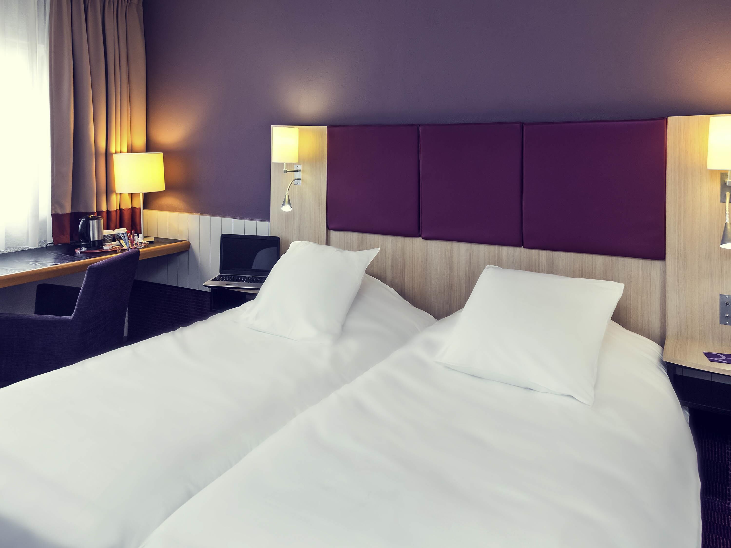 classic room, 2 single beds | premium bedding, minibar, in-room safe, desk