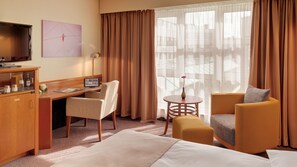 Habitación estándar, 1 cama de matrimonio grande | Ropa de cama hipoalergénica, edredones de plumas, minibar y caja fuerte
