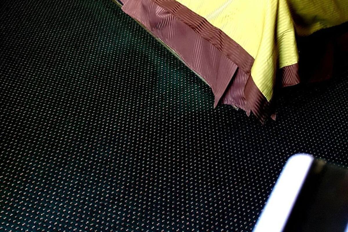 Insonorización, tabla de planchar con plancha y wifi gratis