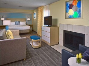 Studio Suite, 1 King Bed | Soundproofing, iron/ironing board, free WiFi, bed sheets