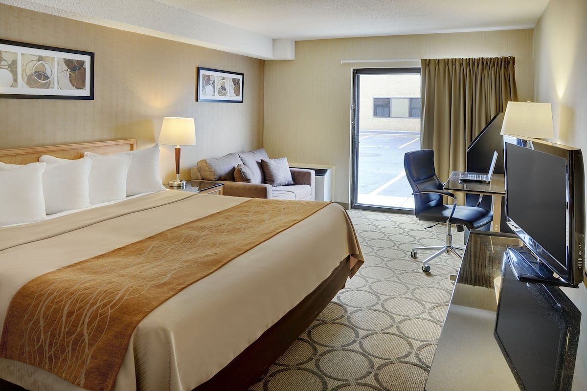 Executive Room, 1 King Bed with Sofa bed, Non Smoking, Ground Floor