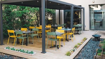 Lunch and dinner served, French cuisine