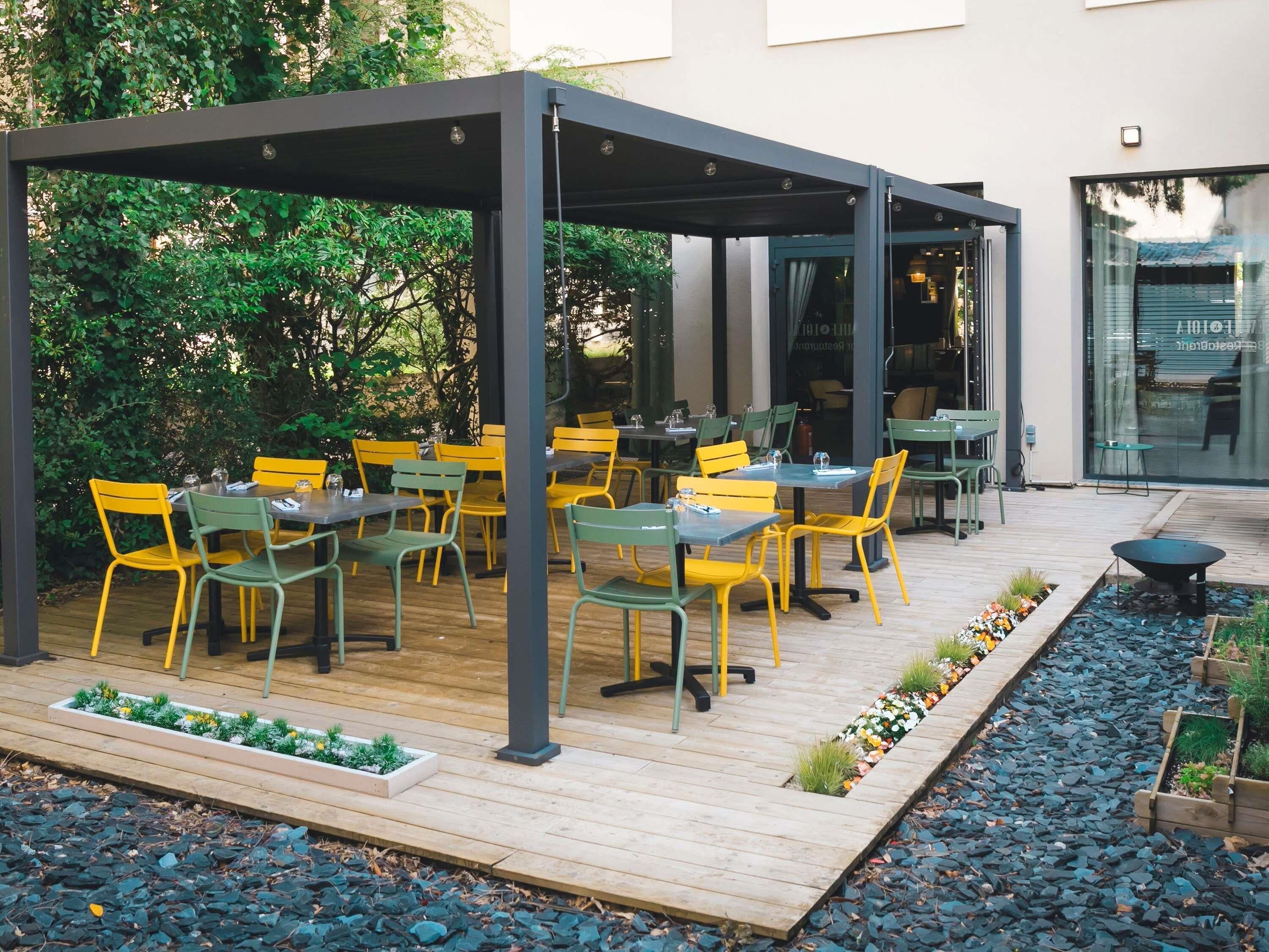 Lunch and dinner served, French cuisine