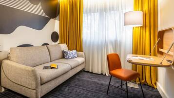 Camera Superior, 1 letto matrimoniale con divano letto | Una cassaforte in camera, una scrivania, tende oscuranti