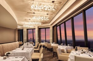 4 restaurants servant le petit déjeuner, le déjeuner et le dîner