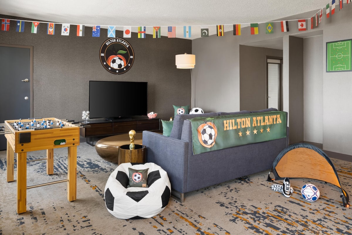 Huone, 1 suuri parisänky (Atlanta Winter Wonderland) | Oleskelualue | LCD-televisio, maksullisia elokuvia