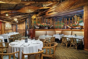 4 restaurantes; se sirven desayunos