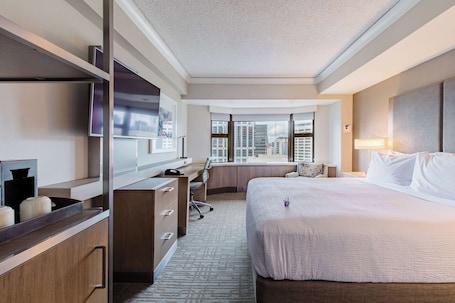 Room, 1 King Bed, Club Lounge Access, City View | In-room safe, blackout drapes, free cribs/infant beds