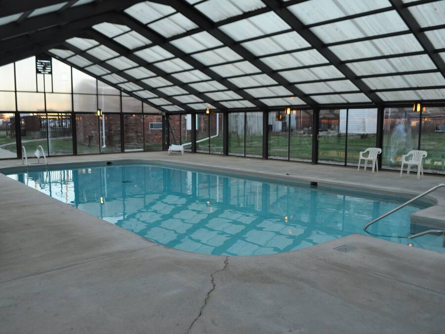 Indoor pool, pool loungers