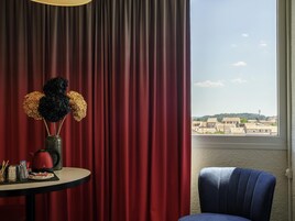 1 habitación, escritorio y sistema de insonorización