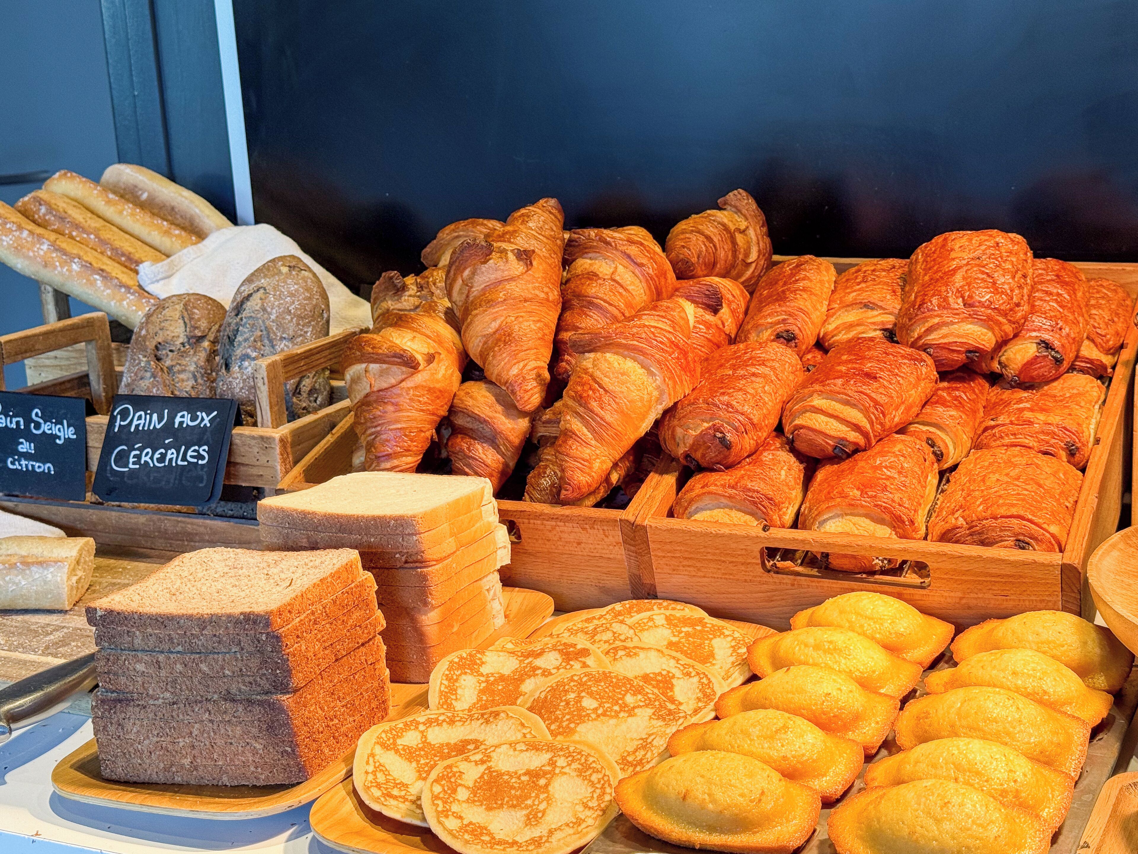Petit déjeuner buffet (11.90 EUR par personne)