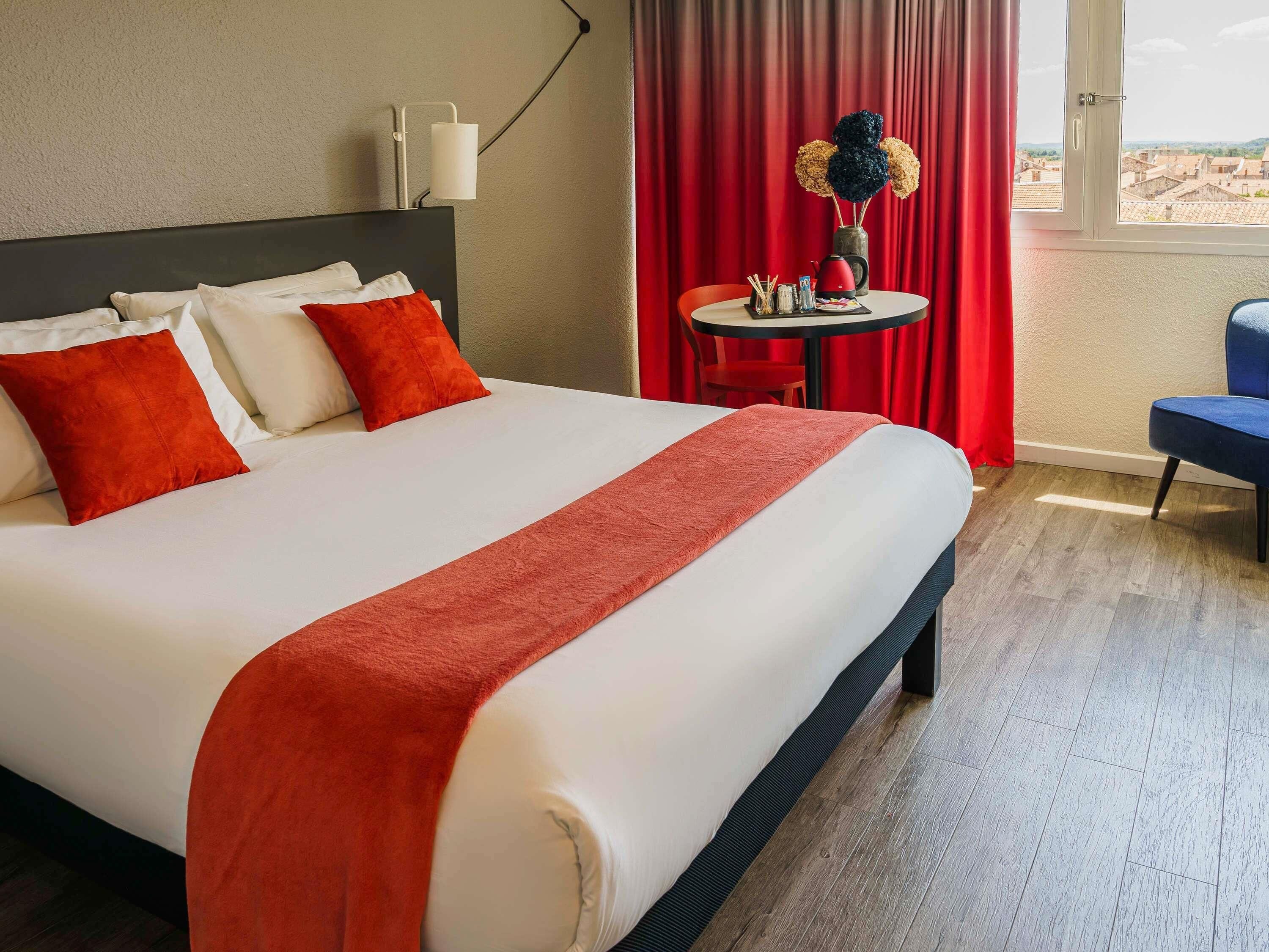 Standard Room, 1 Double Bed | 1 bedroom, desk, soundproofing, iron/ironing board