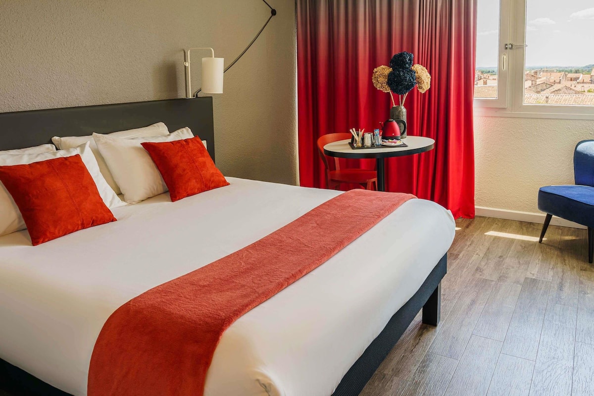 Standard Room, 1 Double Bed | 1 bedroom, desk, soundproofing, iron/ironing board