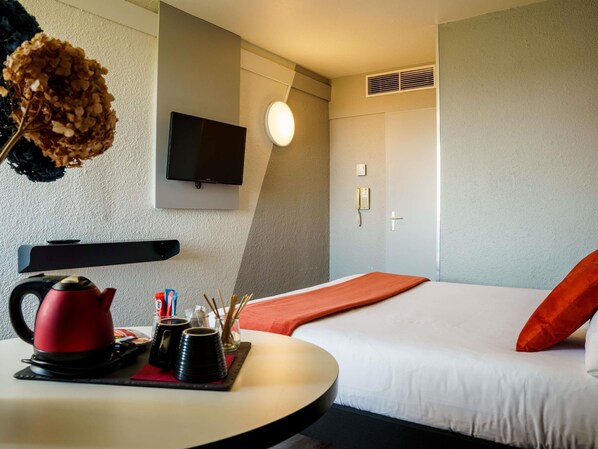 Chambre Standard, plusieurs lits | 1 chambre, bureau, chambres insonorisées, fer et planche à repasser