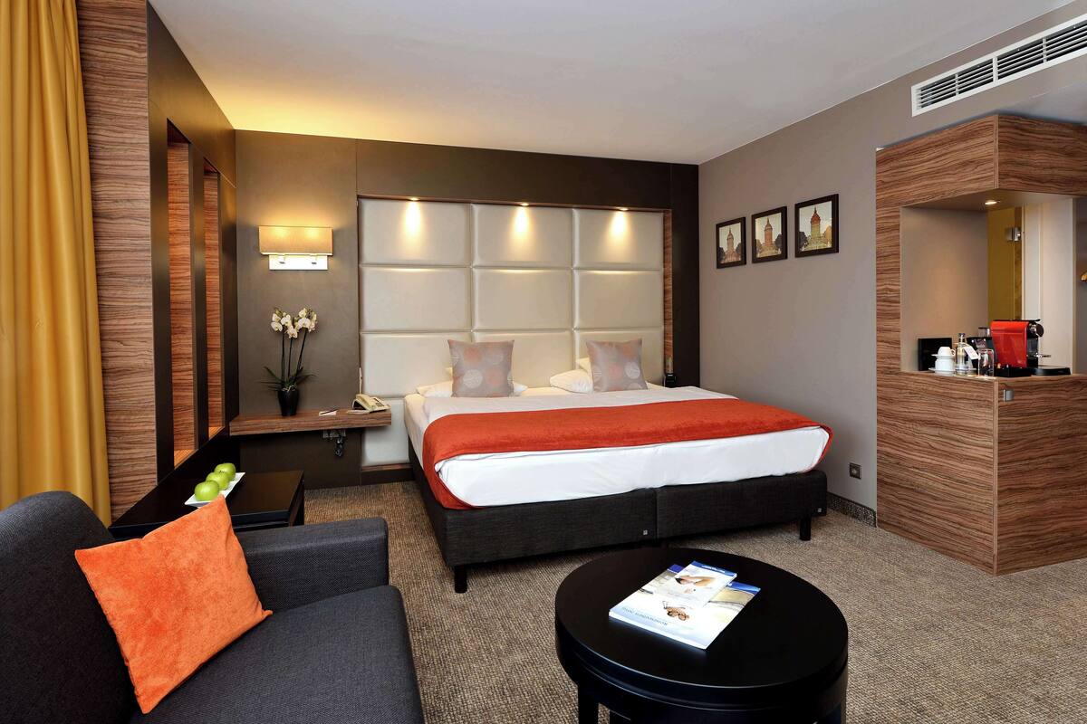 1 bedroom, premium bedding, minibar, in-room safe