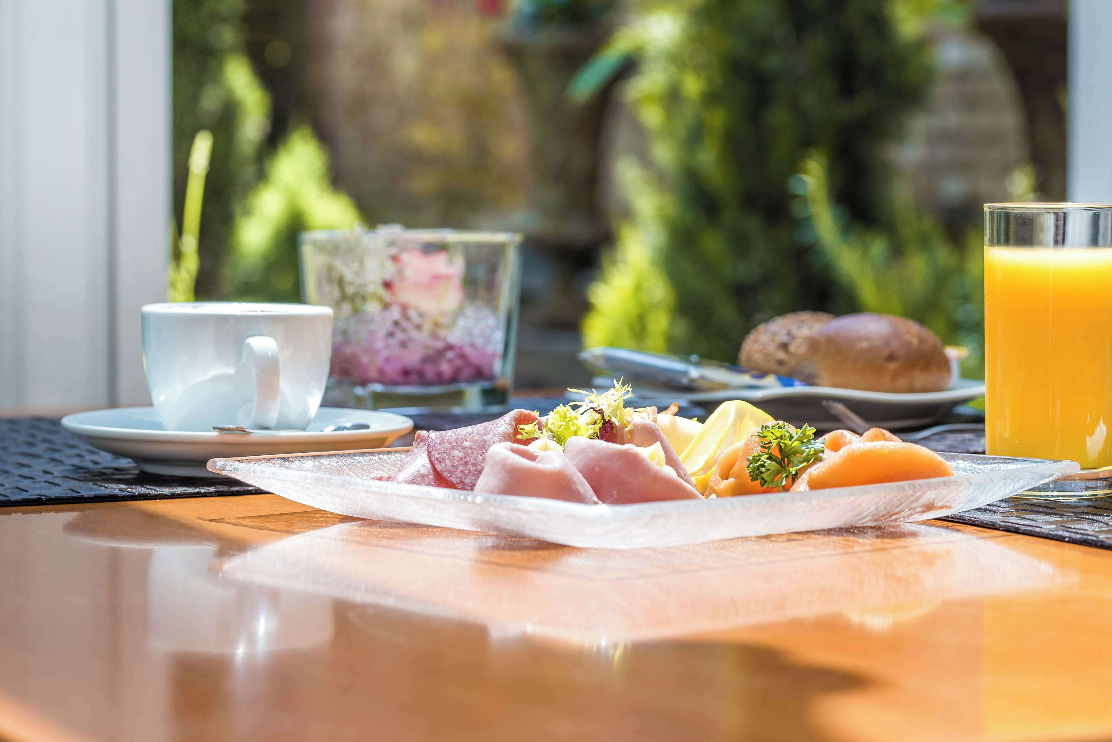 Café da manhã com buffet todos os dias mediante uma taxa