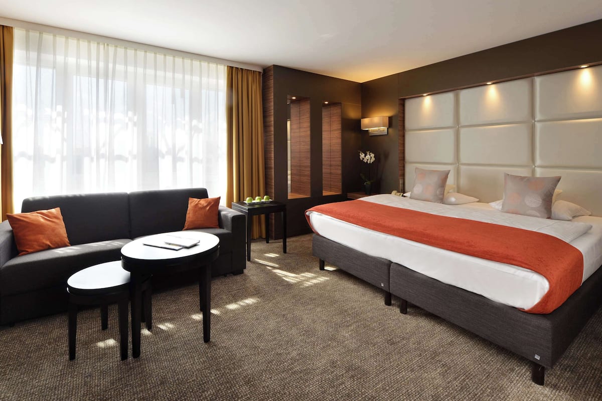 executive room, 2 single beds | 1 bedroom, premium bedding, minibar, in-room safe