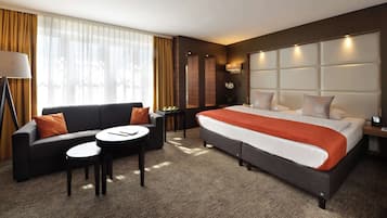 Executive Room, 2 Twin Beds | 1 bedroom, premium bedding, minibar, in-room safe