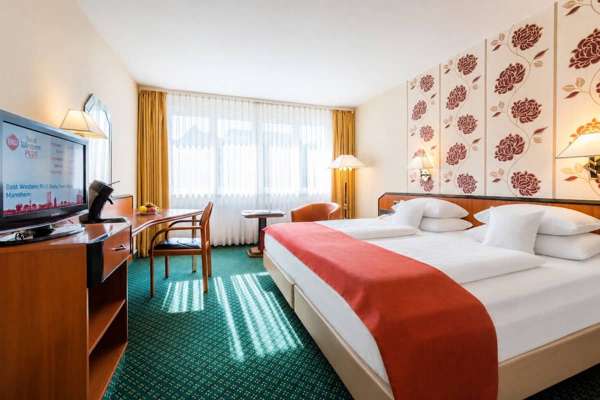 Economy Room, 2 Twin Beds | 1 bedroom, premium bedding, minibar, in-room safe