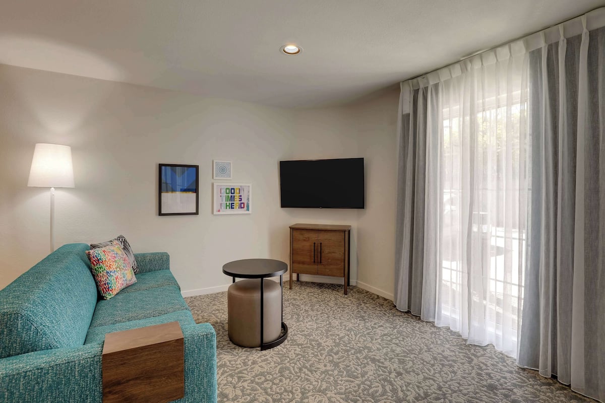 1 bedroom, desk, laptop workspace, blackout curtains