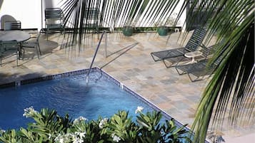 2 kolam renang outdoor