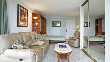 2 bedrooms, individually furnished, iron/ironing board, free WiFi