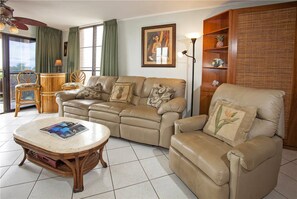 Studio, Garden View | Living room