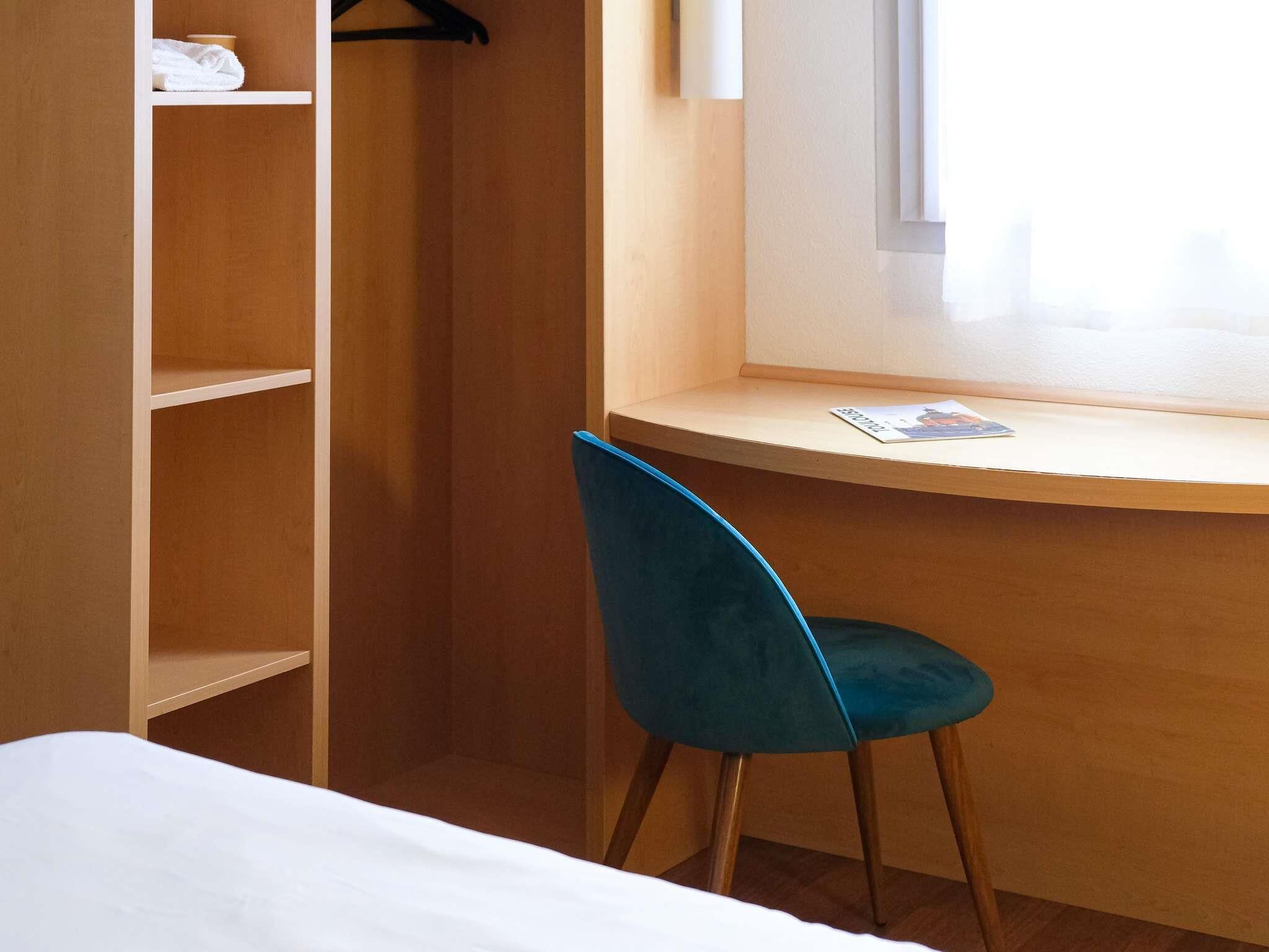 Habitación Confort, 1 cama matrimonial | Escritorio, cortinas blackout y insonorización 