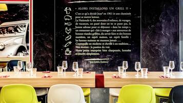 Lunch, dinner served; barbecue, al fresco dining