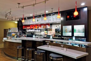 Lunch and dinner served, American cuisine - Courtyard by Marriott Mishawaka-University Area (Mishawaka)