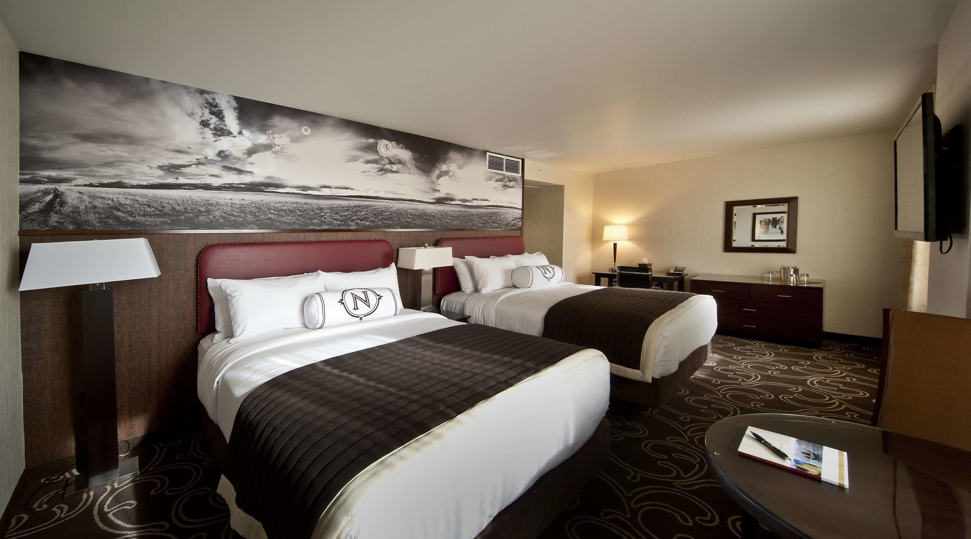 classic double room | premium bedding, pillow-top beds, in-room safe, desk