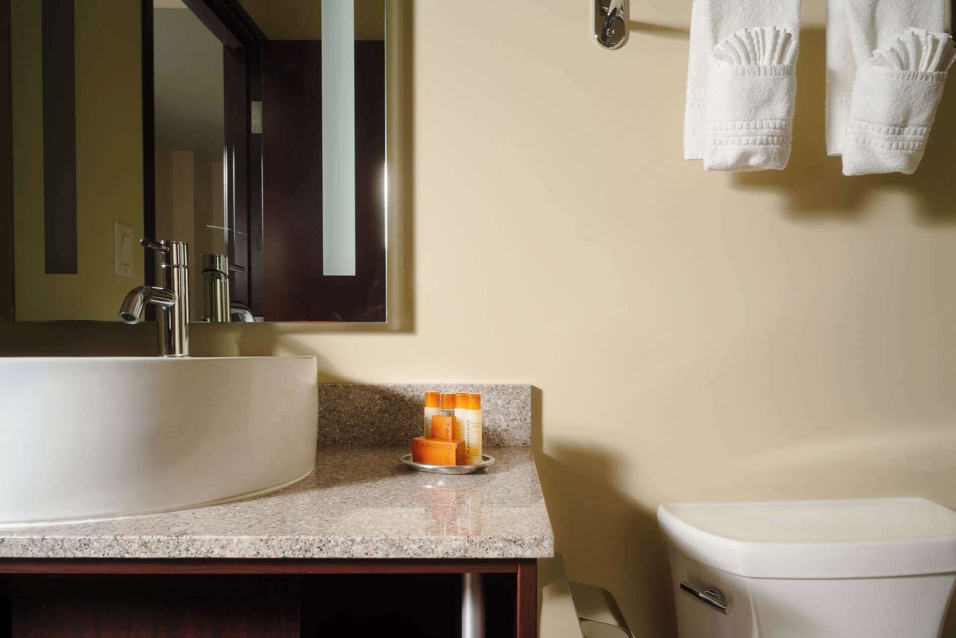 classic room, 1 king bed | premium bedding, pillow-top beds, in-room safe, desk