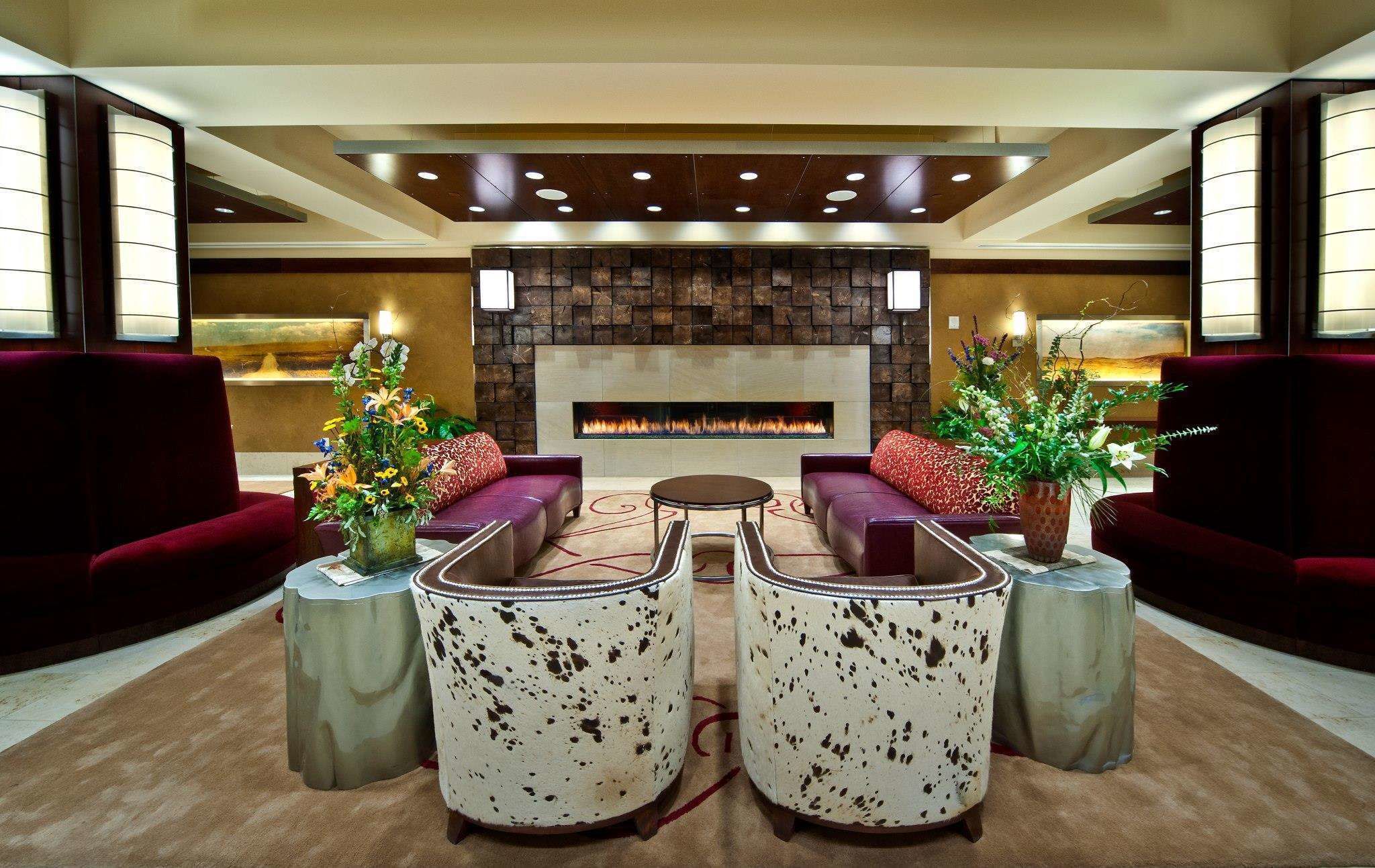 2 restaurants, lunch, dinner served; american cuisine