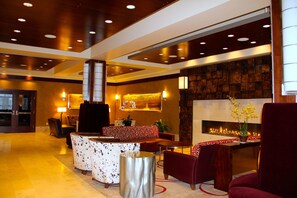 2 restaurants, lunch, dinner served; American cuisine