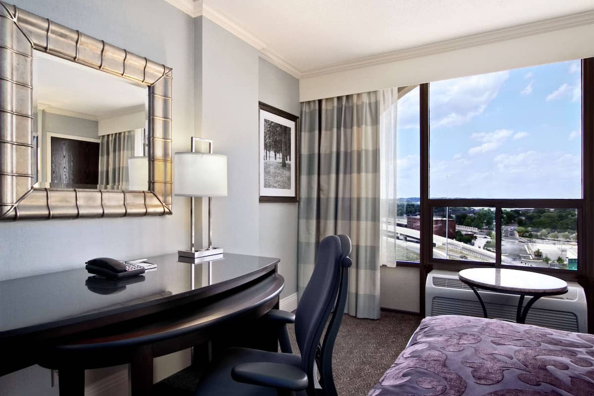 1 bedroom, premium bedding, down comforters, pillowtop beds