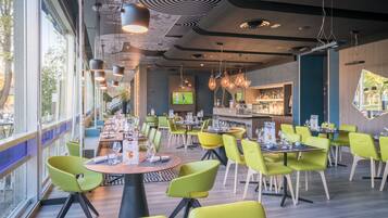 Se sirven desayunos, almuerzos, cenas y cocina francesa