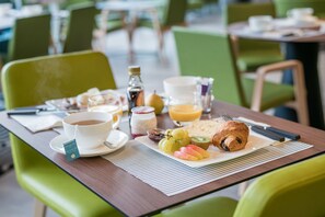 Daily buffet breakfast for a fee
