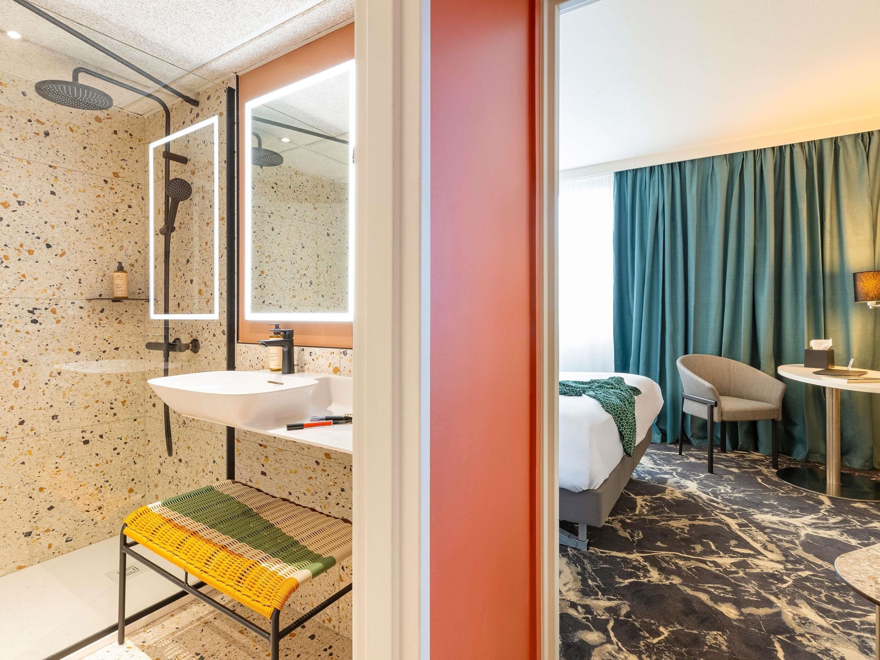Deluxe Room, 1 Double Bed, Park View | Minibar, in-room safe, desk, soundproofing