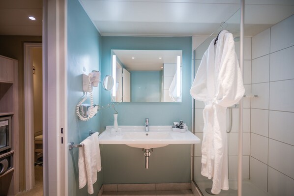 Deluxe Room, 1 Double Bed, Park View | Bathroom