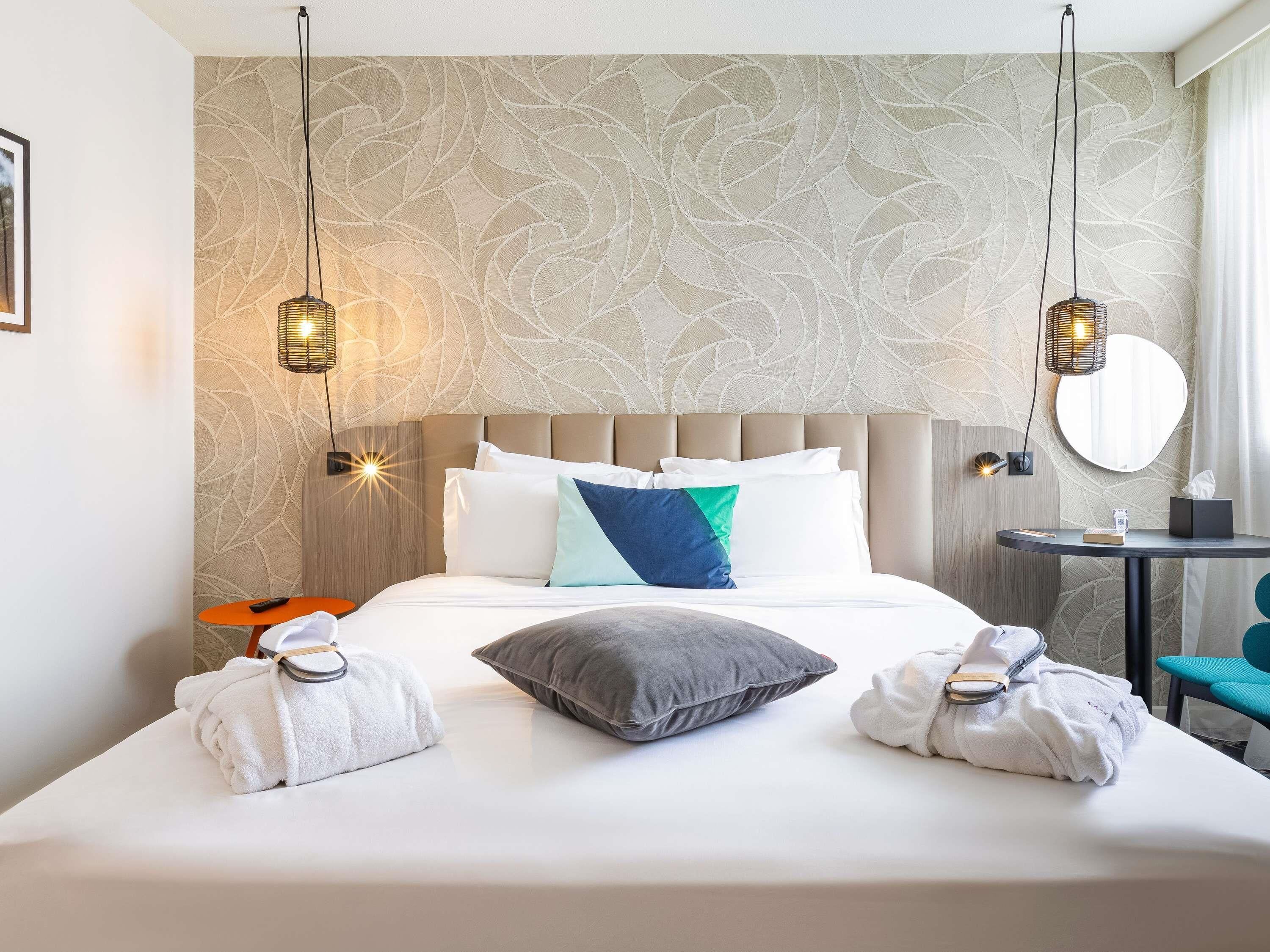 Chambre Deluxe, 1 lit double, vue sur le parc | Minibar, coffre-fort, bureau, système d’insonorisation