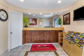 Lobby - Econo Lodge Roanoke Civic Center (Roanoke)