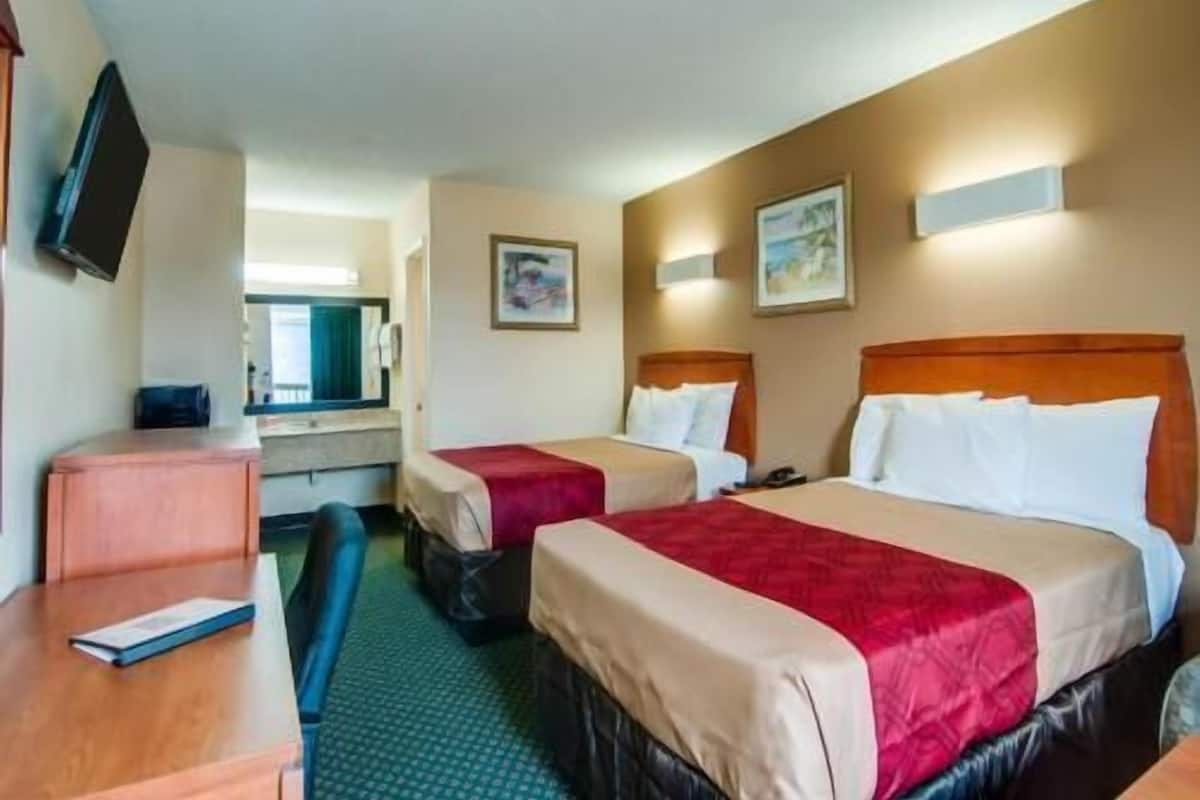 Cots/infant beds, rollaway beds, free WiFi, bed sheets