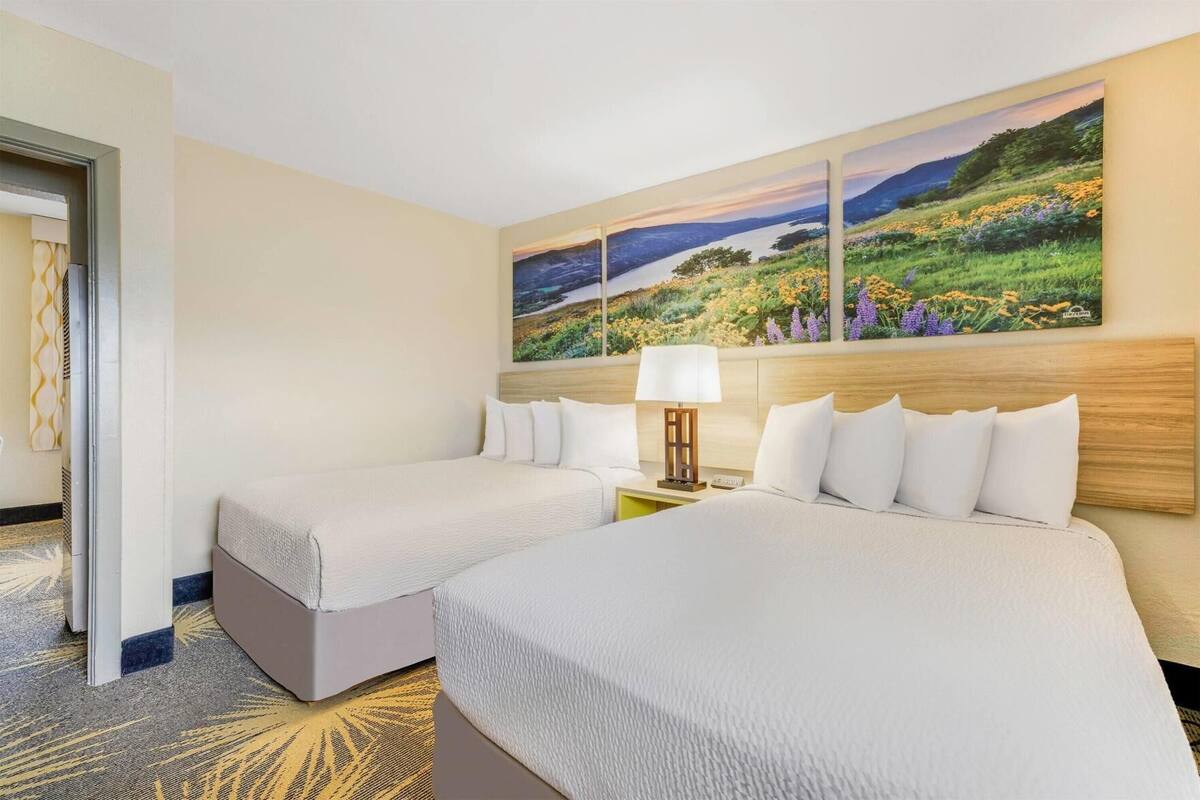 Iron/ironing board, free WiFi, bed sheets