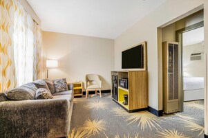 Suite, 1 King Bed, Non Smoking | Iron/ironing board, free WiFi, bed sheets